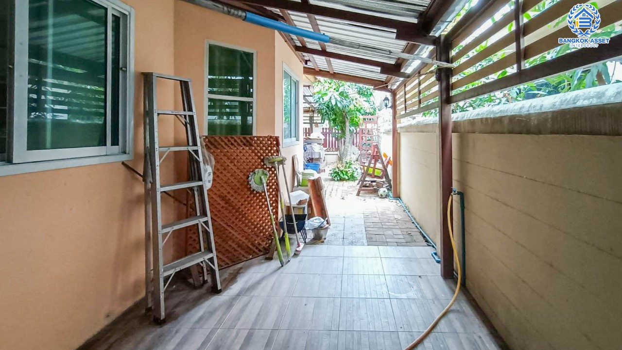 *****บ้านเดี่ยวมือสองนนทบุรี ม.รุ่งอรุณ กาญจนาฯ เนื้อที่ 53.4 ตร.ว. ฟังก์ชันครบ 4 ห้องนอน 2 ห้องน้ำ 2 ที่จอดรถ สะดวกสบาย บนทำเลเข้า-ออกได้หลายเส้นทาง ถ.กาญจนาภิเษก, ถ.นครอินทร์ ใกล้เซ็นทรัลเวสต์เกต และทางด่วน "ศรีรัช"